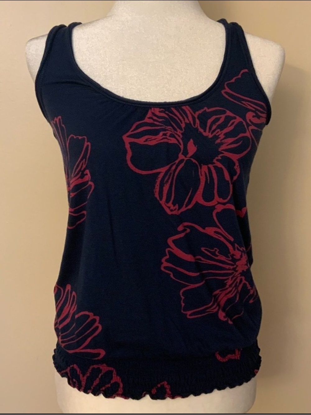 American Eagle Women’s Sleeveless Navy Tank Top w/Pink Floral Print! Size - XS!